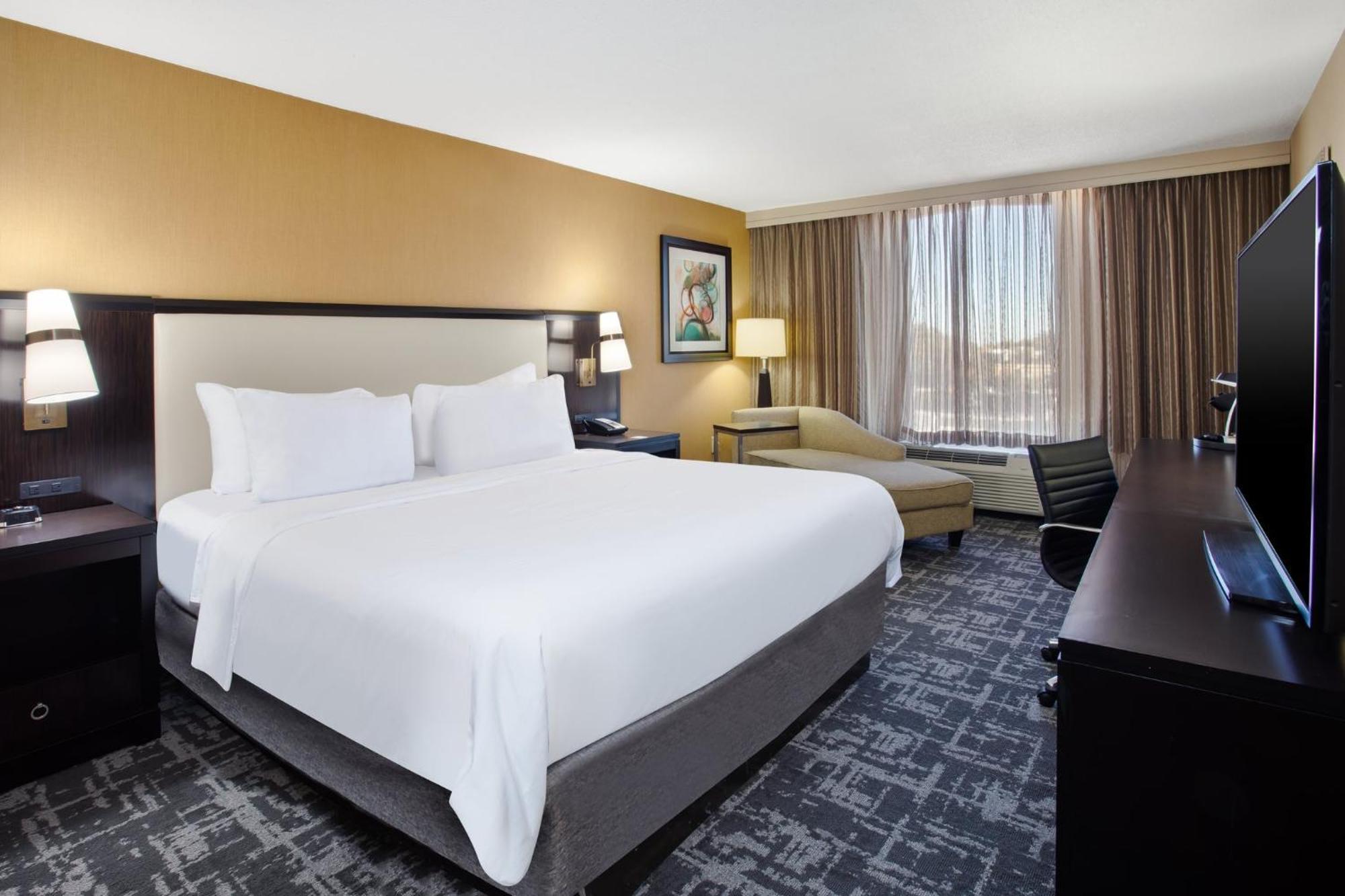 Crowne Plaza Greenville By Ihg מראה חיצוני תמונה